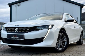 PANORAMA asystenci KAMERA FULL LED elektryczna klapa PO SERWISIE sedan